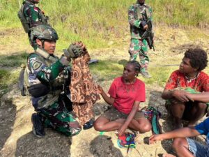 Berbagi Keceriaan di Kampung Holomama, Intan Jaya, Papua