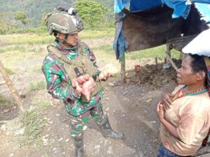 Bantu Perekonomian Mama Papua Dengan Borong Hasil Tani