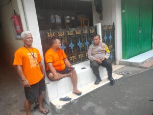 Bhabinkamtibmas Aipda Marzuki Sambang Dialogis Ke Pemukiman warga RW 05