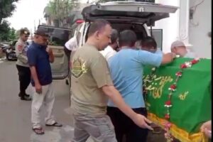 Aipda Mulyanto Memberikan Pelayanan Kepada Warga Menteng Yang Meninggal