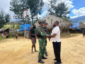 Bentuk Kedekatan Dengan Masyarakat Dengan Menghadiri Kedukaan Masyarakat Kampung Gome, Papua