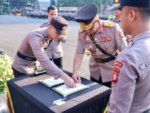 Wakapolda Metro Jaya Dan Sejumlah Pejabat Utama Serta 2 Kapolres Resmi Diganti