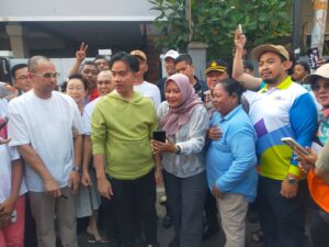 Polsek Johar Baru Pengamanan Kunjungan Wakil Presiden Terpilih Rakabuming Raka Ke Kampung Deret Tanah Tinggi, Johar Baru Jakarta Pusat.