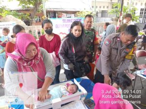 Bhabinkamtibmas Kelurahan Kemayoran Melakukan Monitoring Kegiatan Posyandu Balita Dan Lansia