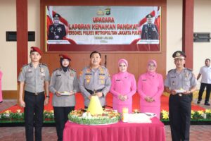 Kapolres Metro Jakarta Pusat Pimpin Upacara Korp Rapot Kenaikan Pangkat
