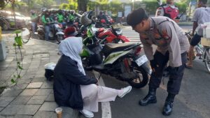 Pengabdian Aipda Mulyanto Terhadap Korban Kecelakaan
