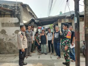 Bhabinkamtibmas Kelurahan Kramat Bersama Tiga Pilar Sambang Dan Patroli Dialogis