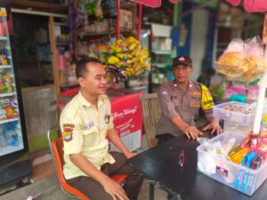 Sambang Dialogis Bhabinkamtibmas Kelurahan Galur Ke Pasar Tradisional