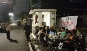 Ngopi Siskamling Hari Bhayangkara ke-78 di Rt. 005-006 Kelurahan Menteng