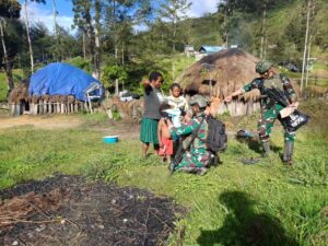 Bantuan Pakaian Untuk Masyarakat Kampung Wuloni, Papua Tengah