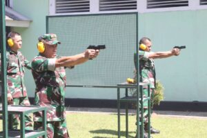 Latihan Menembak Pistol Untuk Mengasah Keterampilan Tempur Prajurit