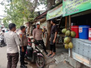 Panit Patroli Polsek Kemayoran Berikut Anggota Melaksanakan Kegiatan Sambang Dan Patroli Dialogis