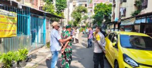 Kapolsubsektor Bendungan Jago Melaksanakan Kegiatan Pendampingan Pemberian Surat Peringatan Oleh PPKK Untuk Warga Rusun Kenayoran