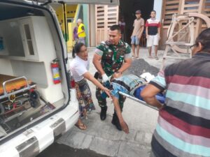 Warga Junrejo Hentikan Ambulance Yonkes 2 Kostrad untuk Evakuasi Darurat
