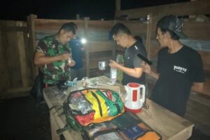Pengobatan Warga Nduga Yang Terkena Malaria