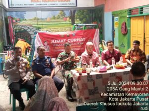 Bhabinkamtibmas Kelurahan Kemayoran Melaksanakan Kegiatan Jumat Curhat