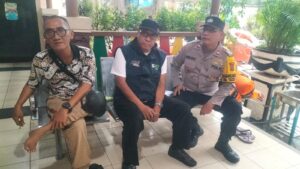 Sambang Ke Kantor Kelurahan Bhabinkamtibmas Johar Baru Berikan Imbauan Kepada Ketua RW dan Ketua RT