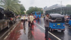Polsek Sawah Besar Bersama Tiga Pilar antisipasi Parkir Liar.