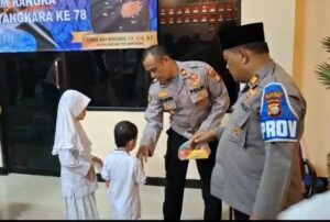Polsek Metro Menteng Santuni Anak Yatim Piatu