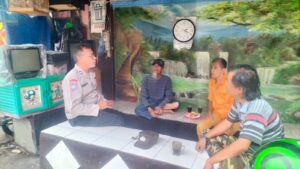 Patroli Dialogis Bhabinkamtibmas Johar Baru Interaksi dan Komunikasi Sosial dengan Warga