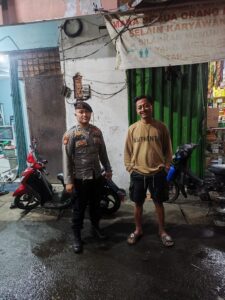 Bripda Adi Sumarmo Patroli Pemukiman dan Sambang Warga