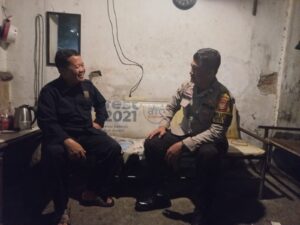 Sambangi Poskamling RW 02 Kelurahan Kebon Kacang Malam Hari