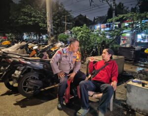 Kunjungi Poskamling RW 08 Kelurahan Bendungan Hilir Malam Hari
