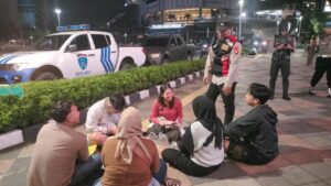 Polsek Sawah Besar Kawal Pawai Obor di Wilayah Kelurahan Karang Anyar