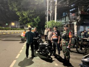 Antisipasi Liburan Sekolah Dan Malam Libur Polsek Johar Baru Melaksanakan Patroli Strong Points