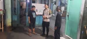 Aiptu Deny Sukmo Prabowo Sambangi Dan Patroli Dialogis Poskamling RW 17 Kelurahan Kebon Melati