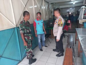 TNI-Polri Patroli Bersama Di Pemukiman RW 03 Kelurahan Kebon Kacang