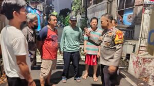 Patroli Dialogis Malam Hari Poskamling RW 06, Aiptu Heri Murgianta Berikan Himbauan