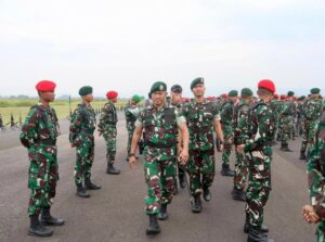 Penyematan Brevet Wing Para Dasar Kepada Empat Prajurit Yonif 330 Kostrad
