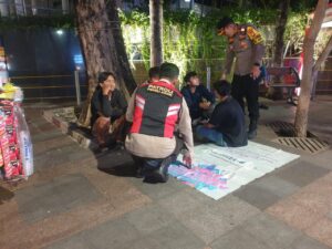 Kasat Binmas Polrestro Jakpus Imbau Warga Yang Nongkrong di Sekitar Bundaran HI