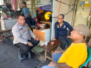 Dari Pintu Ke pintu atau yang disebut dengan Door to door System, Bhabibkamtibamas Imbau pengurus RW