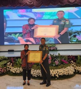 Dandim 1715/Yahukimo Menerima Penghargaan Menteri Sosial RI atas Dedikasi dan Kontribusi Dalam Penanganan Bencana Alam di Yahukimo