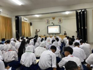 Bhabinkamtibmas Pembinaan Dan Penyuluhan Kepada SMAN 35 Jakarta