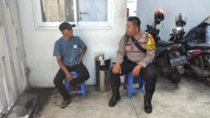 Bhabinkamtibmas Kelurahan Gunung Sahari Selatan melaksanakan kegiatan Sambang dan Patroli Dialogis