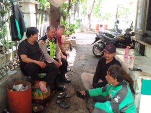 Kapolsubsektor Cempaka Putih Barat Sambang Ke Pemukiman Warga