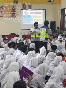 Unit Kamsel Satlantas Jakarta Pusat Melaksanakan MPLS di SMK Negeri 2 Jakarta