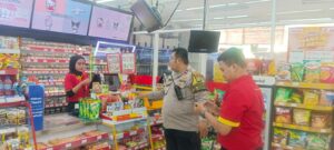 Kunjungi Minimarket Untuk Berikan Rasa Aman