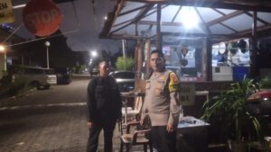Bhabinkamtibmas Kelurahan Gunung Sahari Selatan Melaksanakan Kegiatan Sambang Dan Patroli Dialogis