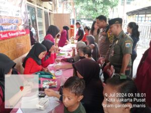 Bhabinkamtibmas Kelurahan Kemayoran melakukan monitoring Kegiatan Posyandu Balita dan Lansia