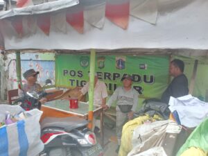 Bhabinkamtibmas Kelurahan Kampung Rawa Melaksanakan Kegiatan Sambang Dan Patroli Dialogis
