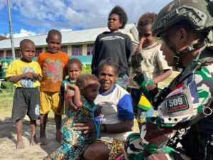 Pakaian Baru untuk Anak-Anak di Intan Jaya, Papua Ciptakan Kebahagian