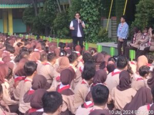 POLICE GOES TO SCHOOL Pembinaan Tentang Bahaya Tawuran, Narkoba dan Bullying Polsek Johar Baru Kepada Pelajar SMP Negeri 2 Jakarta.