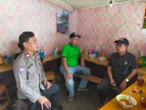 Bhabinkamtibmas Kelurahan Galur Patroli Dialogis dan Sambang Tokoh Masyarakat