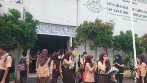 Bhabinkamtibmas Kelurahan Johar Baru Pemantauan Pelajar Pulang Sekolah