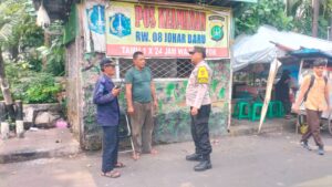 Sambang Pos Keamanan RW 08 Bhabinkamtibmas Johar Baru Berikan Imbauan Kamtibmas
