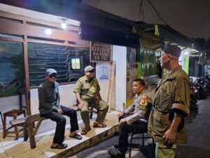 Aiptu Teguh Kunjungan Ke Poskamling RT 03 RW 02 Kelurahan Gelora